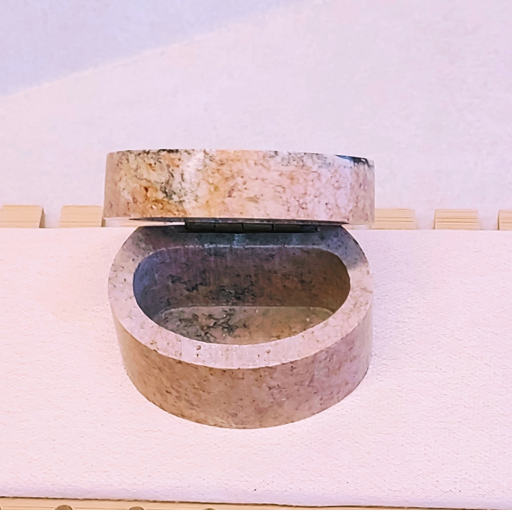 ELEGANT MINI GRANITE TRINKET BOX WITH HINGED LID